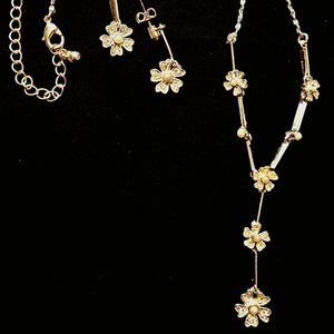 Vintage Floral design necklace & earring set